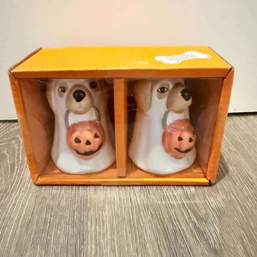 🍁 Super Cute Dog Halloween Salt and Pepper Shakers- NIB